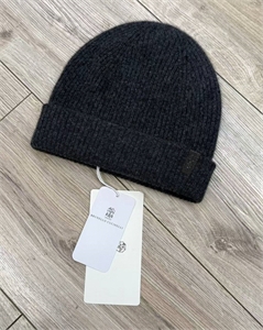 {{productViewItem.photos[photoViewList.activeNavIndex].Alt || productViewItem.photos[photoViewList.activeNavIndex].Description || 'Шапка BRUNELLO CUCINELLI'}}