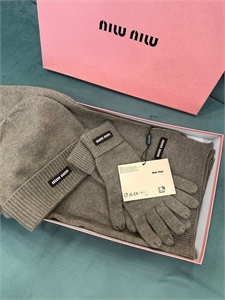 {{productViewItem.photos[photoViewList.activeNavIndex].Alt || productViewItem.photos[photoViewList.activeNavIndex].Description || 'Комплект MIU MIU'}}