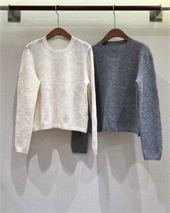 {{productViewItem.photos[photoViewList.activeNavIndex].Alt || productViewItem.photos[photoViewList.activeNavIndex].Description || 'Кофта ERMANO SCERVINO'}}