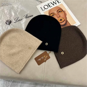 {{productViewItem.photos[photoViewList.activeNavIndex].Alt || productViewItem.photos[photoViewList.activeNavIndex].Description || 'Шапка LORO PIANA'}}