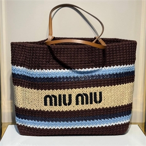 {{productViewItem.photos[photoViewList.activeNavIndex].Alt || productViewItem.photos[photoViewList.activeNavIndex].Description || 'Сумка MIU MIU'}}