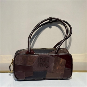 {{productViewItem.photos[photoViewList.activeNavIndex].Alt || productViewItem.photos[photoViewList.activeNavIndex].Description || 'Сумка MIU MIU'}}