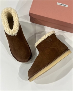 {{productViewItem.photos[photoViewList.activeNavIndex].Alt || productViewItem.photos[photoViewList.activeNavIndex].Description || 'Обувь MIU MIU'}}