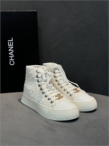 {{productViewItem.photos[photoViewList.activeNavIndex].Alt || productViewItem.photos[photoViewList.activeNavIndex].Description || 'Кеды CHANEL'}}