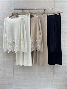 {{productViewItem.photos[photoViewList.activeNavIndex].Alt || productViewItem.photos[photoViewList.activeNavIndex].Description || 'Костюм ERMANO SCERVINO'}}