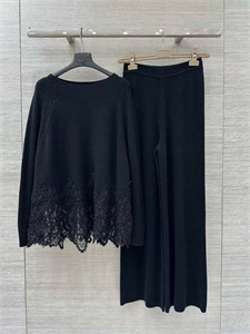 {{productViewItem.photos[photoViewList.activeNavIndex].Alt || productViewItem.photos[photoViewList.activeNavIndex].Description || 'Костюм ERMANO SCERVINO'}}