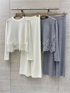 {{productViewItem.photos[photoViewList.activeNavIndex].Alt || productViewItem.photos[photoViewList.activeNavIndex].Description || 'Костюм ERMANO SCERVINO'}}