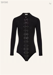 {{productViewItem.photos[photoViewList.activeNavIndex].Alt || productViewItem.photos[photoViewList.activeNavIndex].Description || 'Боди MAGDA BUTRYM'}}