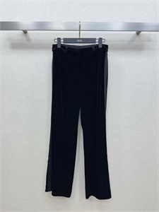 {{productViewItem.photos[photoViewList.activeNavIndex].Alt || productViewItem.photos[photoViewList.activeNavIndex].Description || 'Брюки DIOR'}}