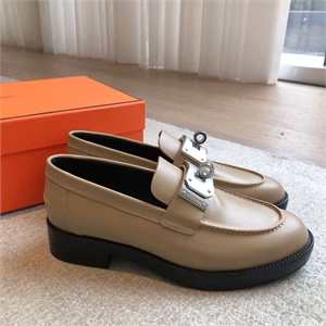 {{productViewItem.photos[photoViewList.activeNavIndex].Alt || productViewItem.photos[photoViewList.activeNavIndex].Description || 'Лоферы HERMES'}}