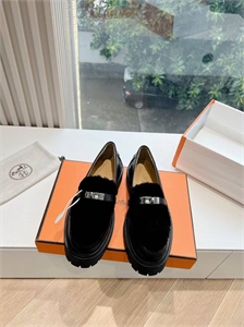 {{productViewItem.photos[photoViewList.activeNavIndex].Alt || productViewItem.photos[photoViewList.activeNavIndex].Description || 'Лоферы HERMES'}}