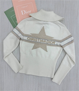 {{productViewItem.photos[photoViewList.activeNavIndex].Alt || productViewItem.photos[photoViewList.activeNavIndex].Description || 'Кофта DIOR'}}