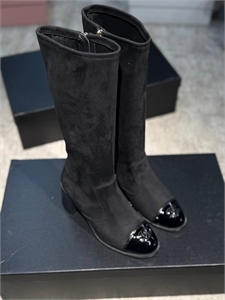 {{productViewItem.photos[photoViewList.activeNavIndex].Alt || productViewItem.photos[photoViewList.activeNavIndex].Description || 'Сапоги CHANEL'}}