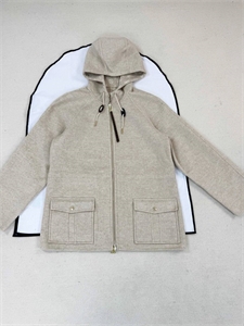 {{productViewItem.photos[photoViewList.activeNavIndex].Alt || productViewItem.photos[photoViewList.activeNavIndex].Description || 'Куртка LOUIS VUITTON'}}