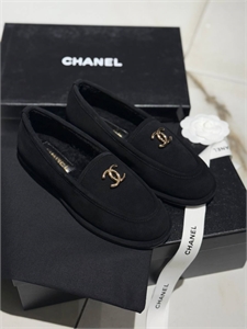 {{productViewItem.photos[photoViewList.activeNavIndex].Alt || productViewItem.photos[photoViewList.activeNavIndex].Description || 'Лоферы CHANEL'}}