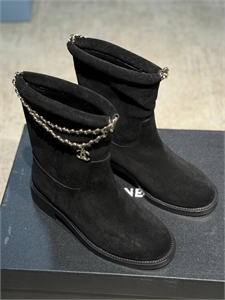 {{productViewItem.photos[photoViewList.activeNavIndex].Alt || productViewItem.photos[photoViewList.activeNavIndex].Description || 'Ботинки CHANEL'}}