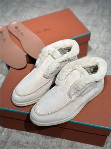 {{productViewItem.photos[photoViewList.activeNavIndex].Alt || productViewItem.photos[photoViewList.activeNavIndex].Description || 'Лоферы LORO PIANA'}}