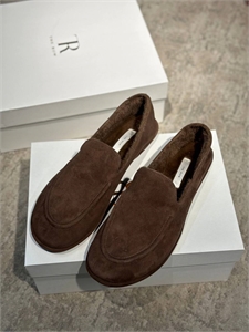 {{productViewItem.photos[photoViewList.activeNavIndex].Alt || productViewItem.photos[photoViewList.activeNavIndex].Description || 'Лоферы THE ROW'}}