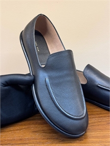 {{productViewItem.photos[photoViewList.activeNavIndex].Alt || productViewItem.photos[photoViewList.activeNavIndex].Description || 'Лоферы THE ROW'}}