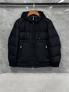 {{productViewItem.photos[photoViewList.activeNavIndex].Alt || productViewItem.photos[photoViewList.activeNavIndex].Description || 'Пуховик BC'}}