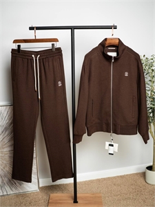 {{productViewItem.photos[photoViewList.activeNavIndex].Alt || productViewItem.photos[photoViewList.activeNavIndex].Description || 'Спортивный костюм BC'}}