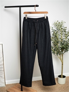 {{productViewItem.photos[photoViewList.activeNavIndex].Alt || productViewItem.photos[photoViewList.activeNavIndex].Description || 'Брюки BC'}}