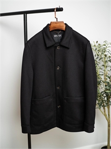 {{productViewItem.photos[photoViewList.activeNavIndex].Alt || productViewItem.photos[photoViewList.activeNavIndex].Description || 'Куртка ZEGNA'}}