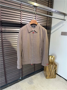 {{productViewItem.photos[photoViewList.activeNavIndex].Alt || productViewItem.photos[photoViewList.activeNavIndex].Description || 'Куртка KITON'}}