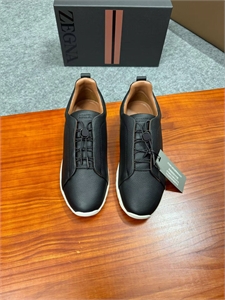 {{productViewItem.photos[photoViewList.activeNavIndex].Alt || productViewItem.photos[photoViewList.activeNavIndex].Description || 'Кроссовки ZEGNA'}}