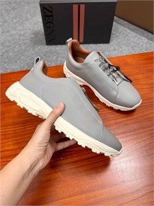 {{productViewItem.photos[photoViewList.activeNavIndex].Alt || productViewItem.photos[photoViewList.activeNavIndex].Description || 'Кроссовки ZEGNA'}}