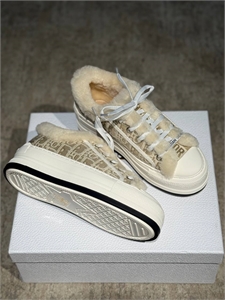 {{productViewItem.photos[photoViewList.activeNavIndex].Alt || productViewItem.photos[photoViewList.activeNavIndex].Description || 'Кеды DIOR'}}