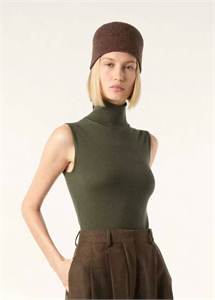 {{productViewItem.photos[photoViewList.activeNavIndex].Alt || productViewItem.photos[photoViewList.activeNavIndex].Description || 'Кофта LORO PIANA'}}