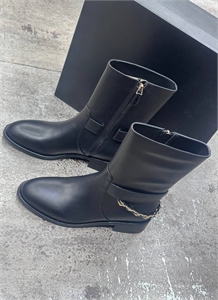 {{productViewItem.photos[photoViewList.activeNavIndex].Alt || productViewItem.photos[photoViewList.activeNavIndex].Description || 'Ботинки CHANEL'}}