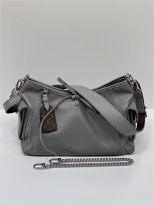 {{productViewItem.photos[photoViewList.activeNavIndex].Alt || productViewItem.photos[photoViewList.activeNavIndex].Description || 'Сумка LOUIS VUITTON'}}