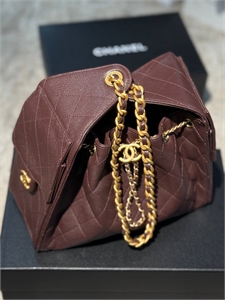 {{productViewItem.photos[photoViewList.activeNavIndex].Alt || productViewItem.photos[photoViewList.activeNavIndex].Description || 'Сумка CHANEL'}}