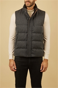 {{productViewItem.photos[photoViewList.activeNavIndex].Alt || productViewItem.photos[photoViewList.activeNavIndex].Description || 'Жилет RACINELLO'}}