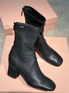 {{productViewItem.photos[photoViewList.activeNavIndex].Alt || productViewItem.photos[photoViewList.activeNavIndex].Description || 'Ботильоны MIU MIU'}}