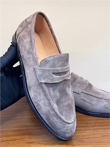 {{productViewItem.photos[photoViewList.activeNavIndex].Alt || productViewItem.photos[photoViewList.activeNavIndex].Description || 'Лоферы LORO PIANA'}}