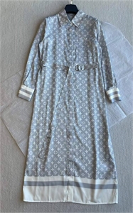 {{productViewItem.photos[photoViewList.activeNavIndex].Alt || productViewItem.photos[photoViewList.activeNavIndex].Description || 'Платье LOUIS VUITTON'}}