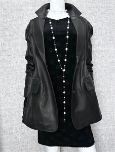 {{productViewItem.photos[photoViewList.activeNavIndex].Alt || productViewItem.photos[photoViewList.activeNavIndex].Description || 'Пиджак BALENCIAGA'}}