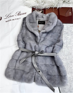 {{productViewItem.photos[photoViewList.activeNavIndex].Alt || productViewItem.photos[photoViewList.activeNavIndex].Description || 'Кашемировый жилет LORO PIANA мех норка'}}