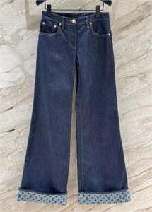 {{productViewItem.photos[photoViewList.activeNavIndex].Alt || productViewItem.photos[photoViewList.activeNavIndex].Description || 'Джинсы LOUIS VUITTON'}}