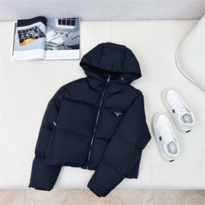 {{productViewItem.photos[photoViewList.activeNavIndex].Alt || productViewItem.photos[photoViewList.activeNavIndex].Description || 'Куртка PRADA'}}