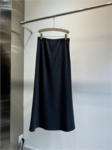 {{productViewItem.photos[photoViewList.activeNavIndex].Alt || productViewItem.photos[photoViewList.activeNavIndex].Description || 'Юбка THE ROW'}}