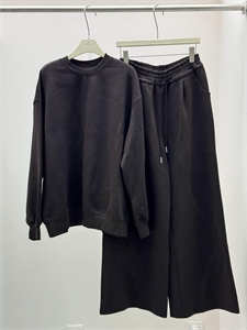 {{productViewItem.photos[photoViewList.activeNavIndex].Alt || productViewItem.photos[photoViewList.activeNavIndex].Description || 'Костюм THE ROW'}}