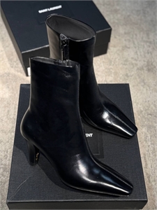 {{productViewItem.photos[photoViewList.activeNavIndex].Alt || productViewItem.photos[photoViewList.activeNavIndex].Description || 'Ботильоны YSL'}}