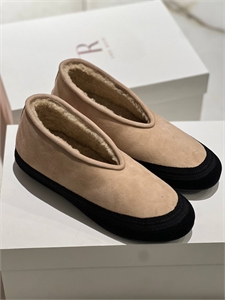 {{productViewItem.photos[photoViewList.activeNavIndex].Alt || productViewItem.photos[photoViewList.activeNavIndex].Description || 'Обувь THE ROW'}}