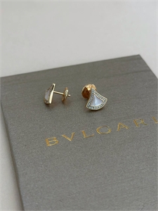 {{productViewItem.photos[photoViewList.activeNavIndex].Alt || productViewItem.photos[photoViewList.activeNavIndex].Description || 'Серьги BVLGARI'}}