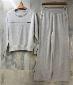 {{productViewItem.photos[photoViewList.activeNavIndex].Alt || productViewItem.photos[photoViewList.activeNavIndex].Description || 'Костюм BRUNELLO CUCINELLI'}}