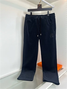 {{productViewItem.photos[photoViewList.activeNavIndex].Alt || productViewItem.photos[photoViewList.activeNavIndex].Description || 'Штаны HERMES'}}